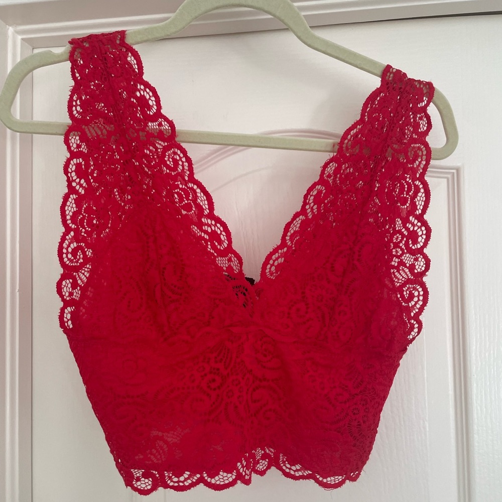 Bebe lace crop top